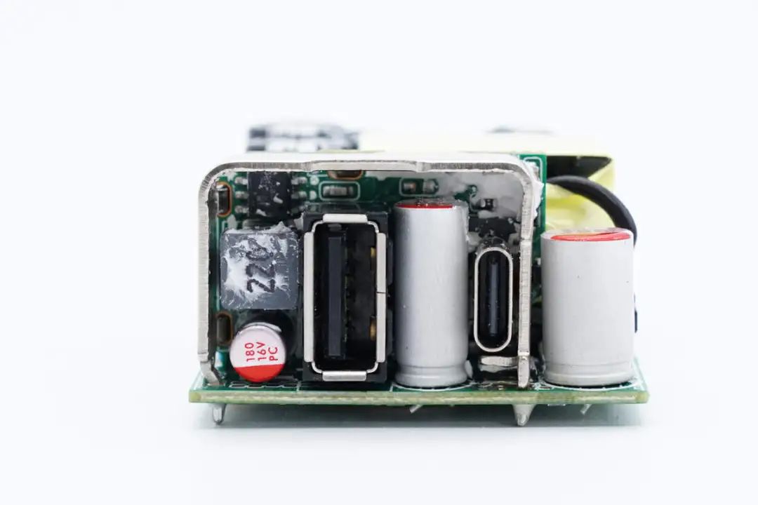 拆解报告 摩托罗拉50W 1A1C快充充电器陶瓷电容器详细分析